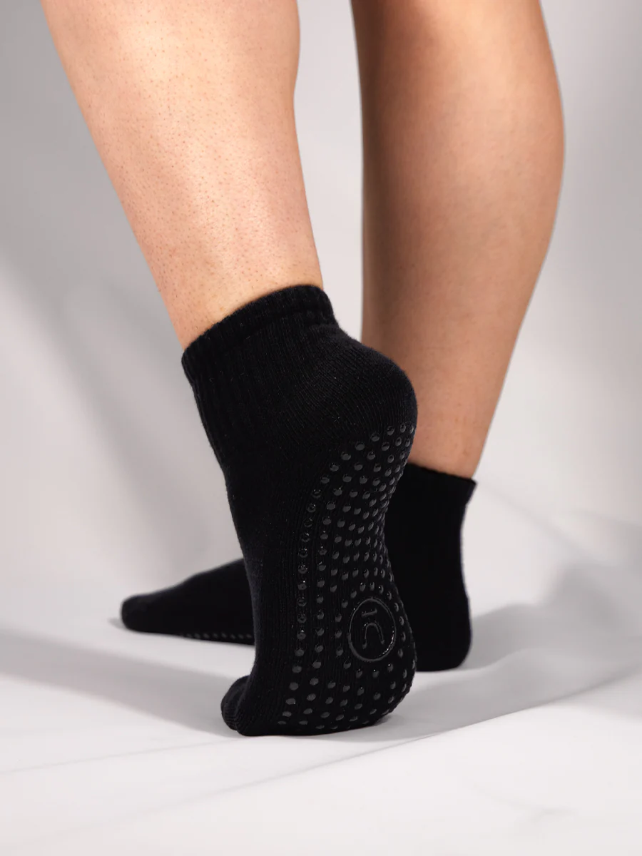 Women's Quarter Crew Grip Socks 3 Pack - Image 8